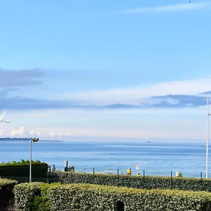 https://maison-sur-pilotis-vue-mer-aux-rosaires.inbrittany.com