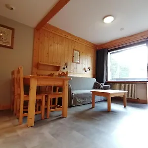 https://appartement-t1-avec-piscine-rsisdence-proche-megve-au-calme.hotels-rhonealpes.com